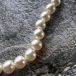 Elegant and Timeless Pearl necklace